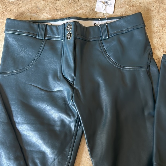 Best yoga store leggings - Picture 2 of 9